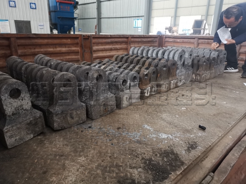 破碎机锤头有必要使用原厂的吗?还是订耐磨锤头更好?